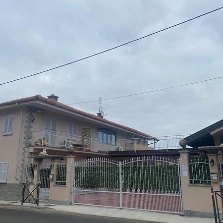 La Casa Di Cate & Adry Bed & Breakfast Envie Bagian luar foto