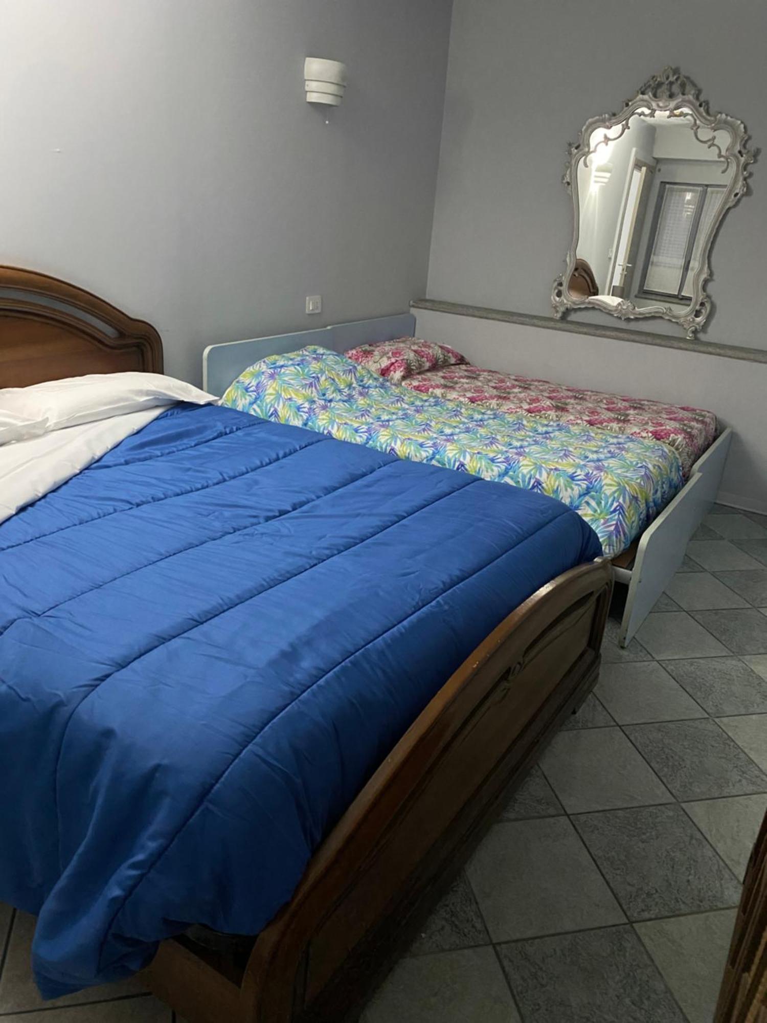 La Casa Di Cate & Adry Bed & Breakfast Envie Bagian luar foto
