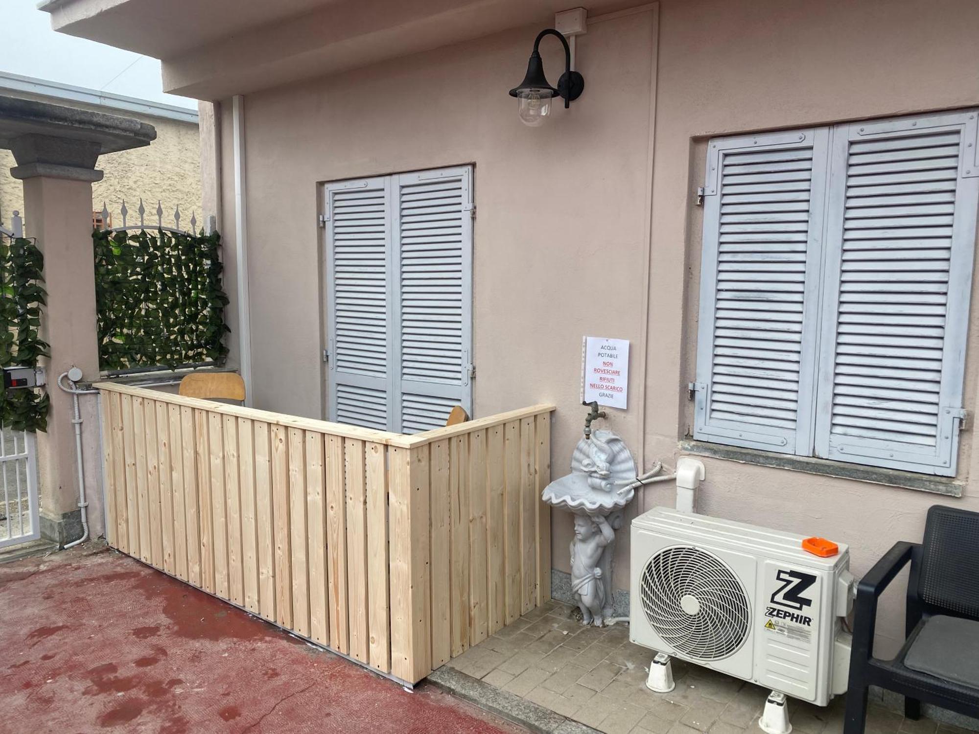 La Casa Di Cate & Adry Bed & Breakfast Envie Bagian luar foto