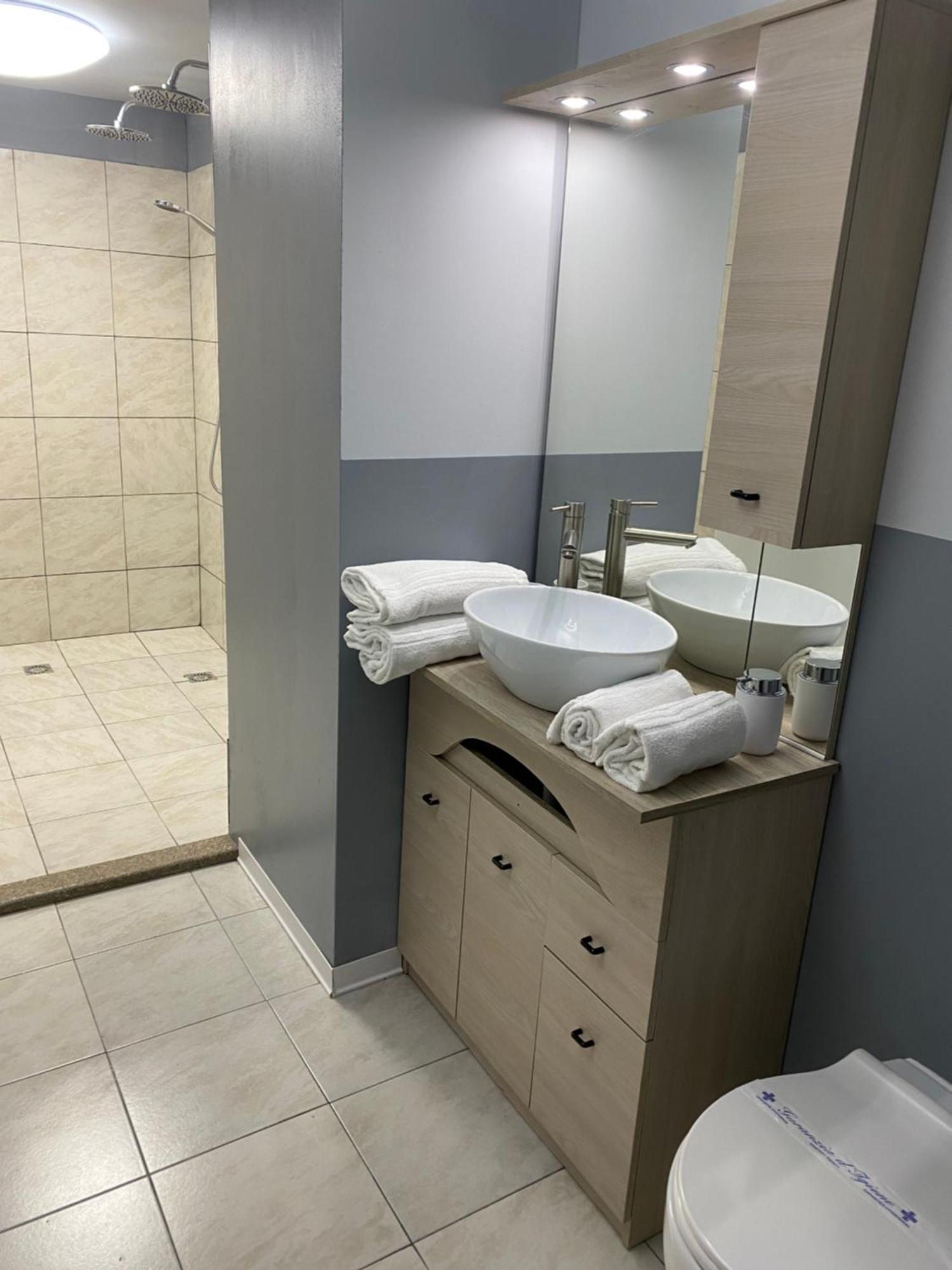 La Casa Di Cate & Adry Bed & Breakfast Envie Bagian luar foto