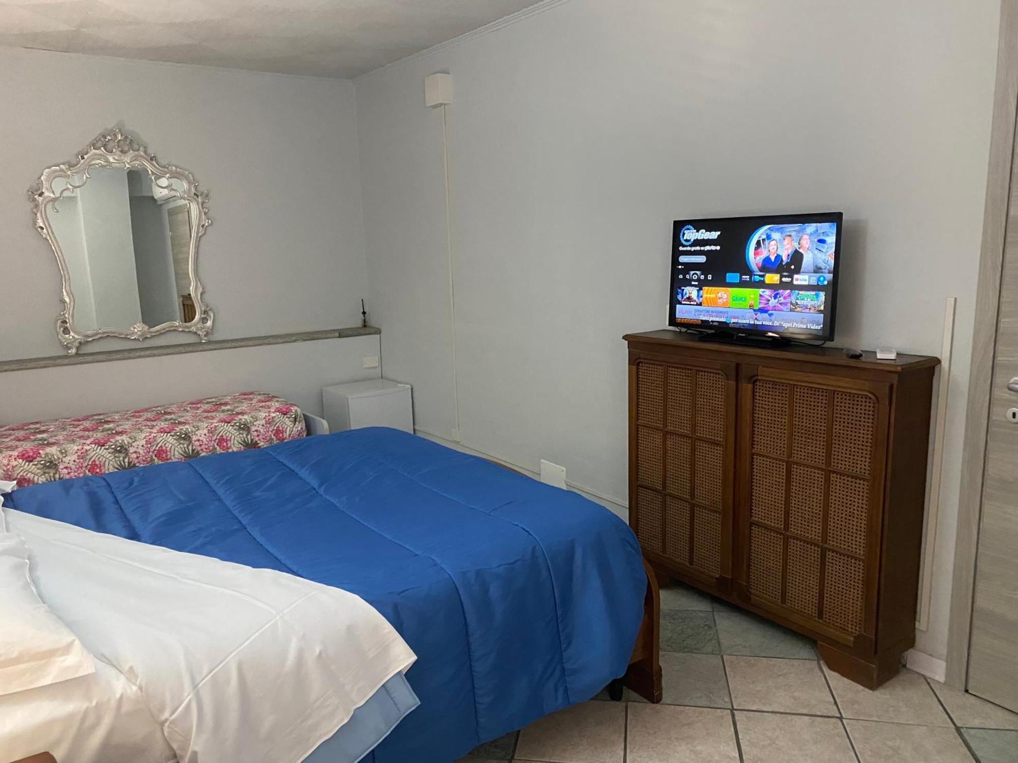 La Casa Di Cate & Adry Bed & Breakfast Envie Bagian luar foto