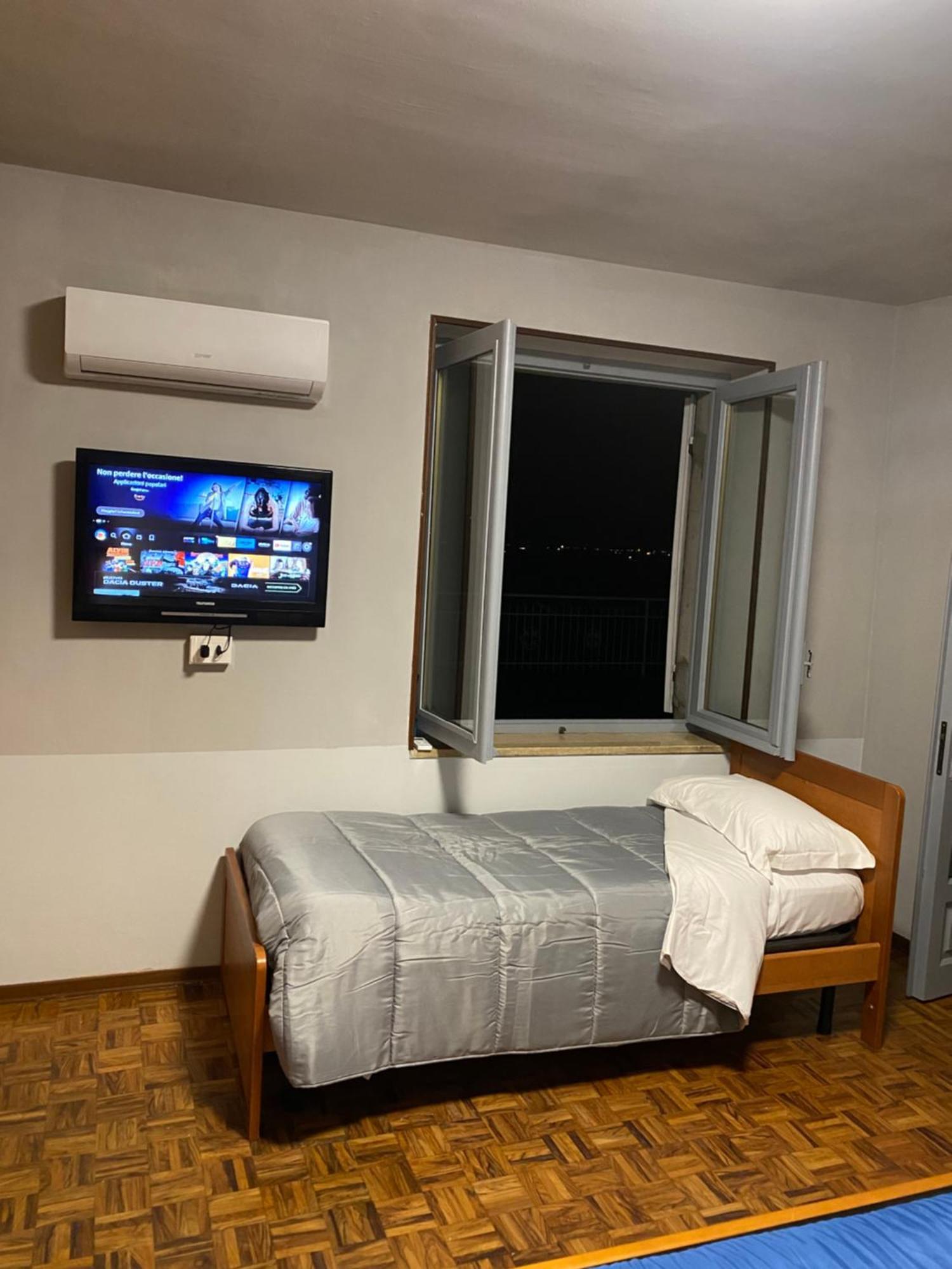 La Casa Di Cate & Adry Bed & Breakfast Envie Bagian luar foto