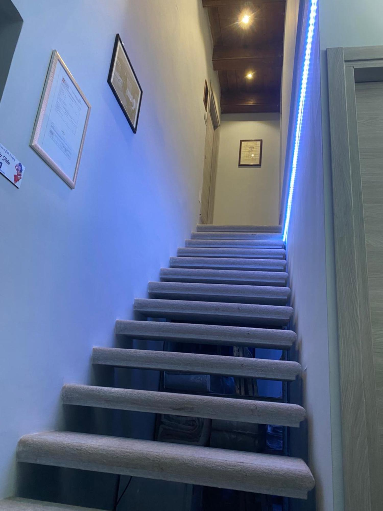 La Casa Di Cate & Adry Bed & Breakfast Envie Bagian luar foto