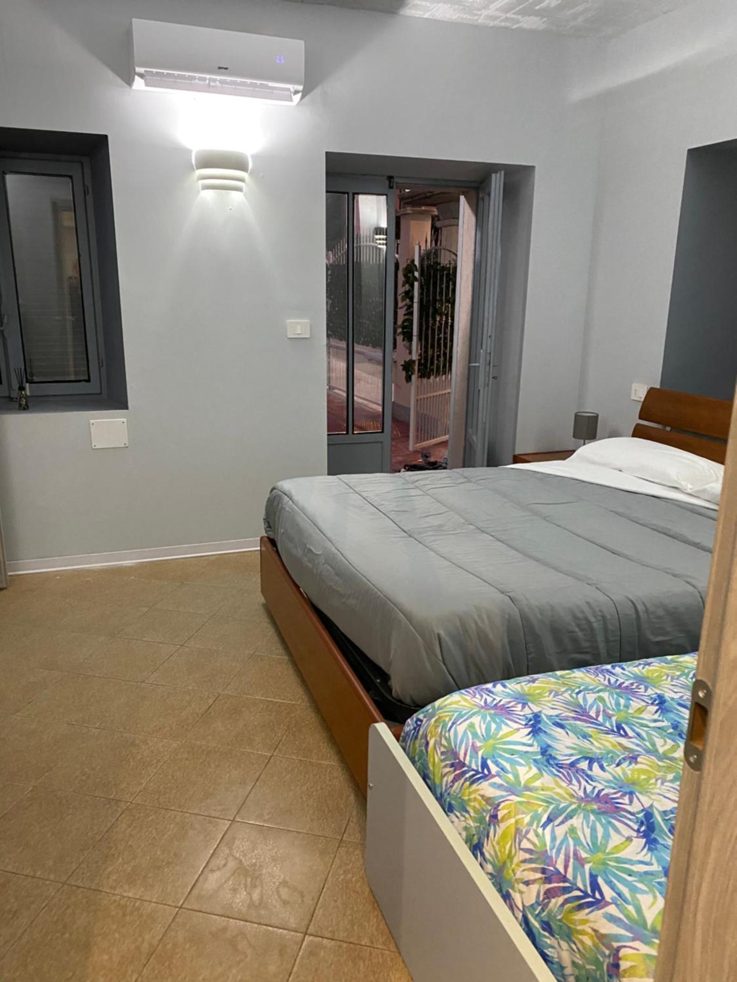 La Casa Di Cate & Adry Bed & Breakfast Envie Bagian luar foto