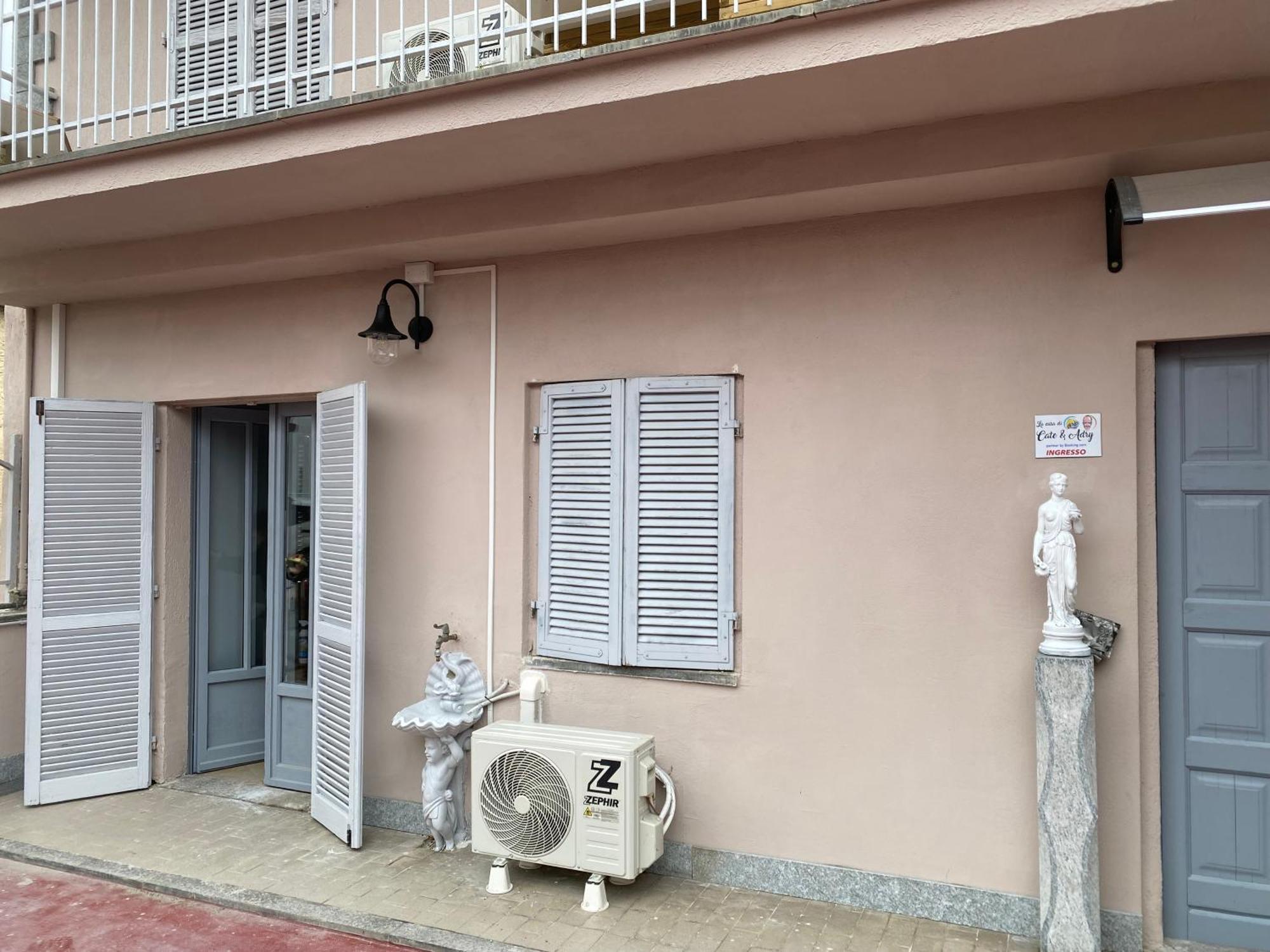 La Casa Di Cate & Adry Bed & Breakfast Envie Bagian luar foto