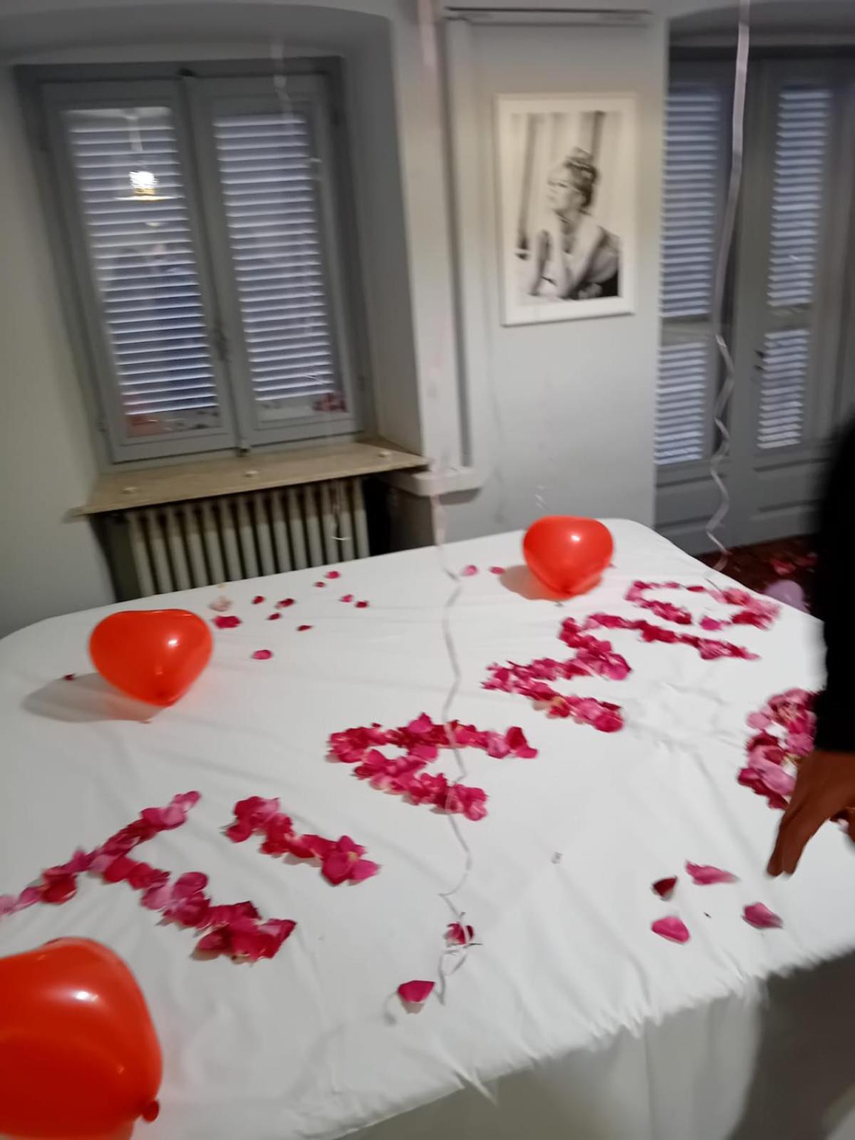 La Casa Di Cate & Adry Bed & Breakfast Envie Bagian luar foto