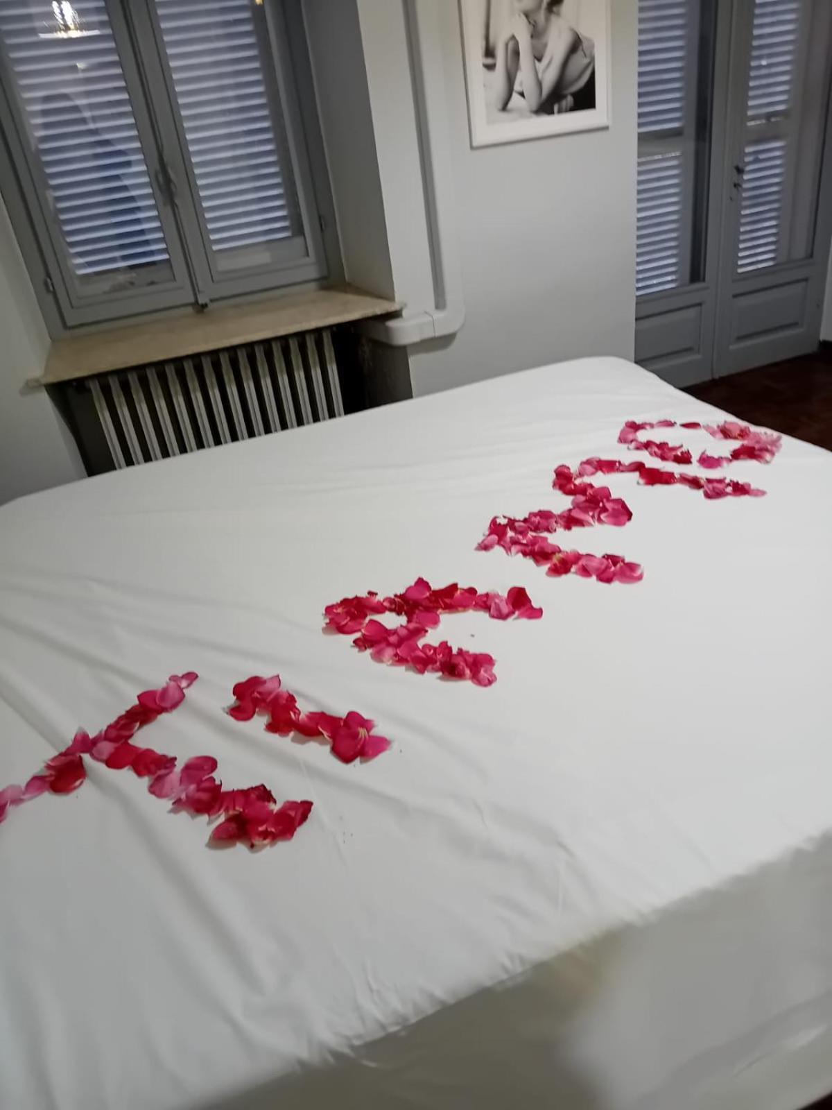 La Casa Di Cate & Adry Bed & Breakfast Envie Bagian luar foto